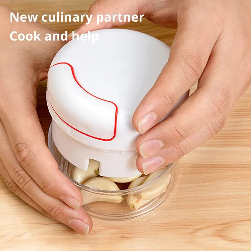 1Pc White Hand Pulled Garlic Grinder in the Kitchen Palm Multi Functional Food Garlic Grinder Shredding Machine Garlic Puller